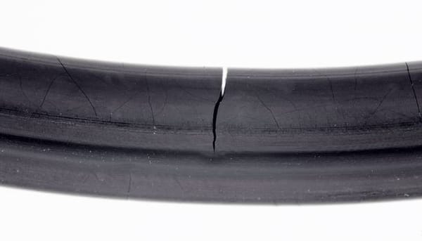 پیری لاستیک چیست و چگونه از آن جلوگیری کنیم؟